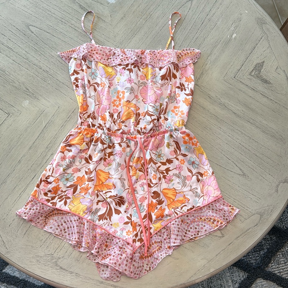 Victoria’s Secret Romper size SM, NWT
